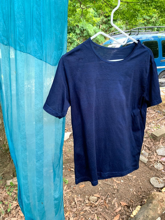 藍染めTシャツ（首元ゆったり）